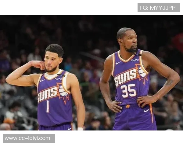 布克强调新三巨头需稳步前行吸取教训避免重蹈覆辙 布克强调新三巨头需稳步前行吸取教训避免重蹈覆辙