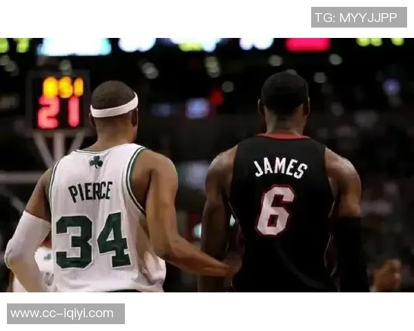 女主持与皮尔斯默契配合皮尔斯直言不想与他人合作播客