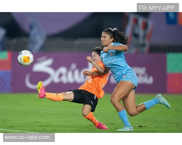 武汉车谷江大女足赛后自豪展示国旗合影庆祝中国骄傲时刻 武汉车谷江大女足赛后自豪展示国旗合影庆祝中国骄傲时刻